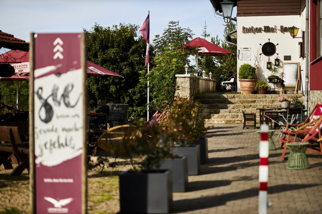 Eingang und Terrasse des Lothar-Mai-Hauses