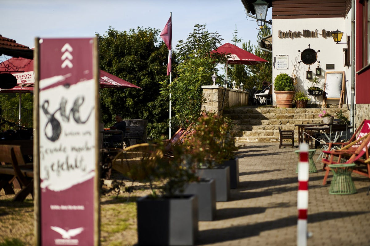 Eingang und Terrasse des Lothar-Mai-Hauses